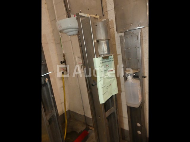 4 roestvrijstalen kolommen hydroalcoholische gel dispenser - afbeelding 6 van  6