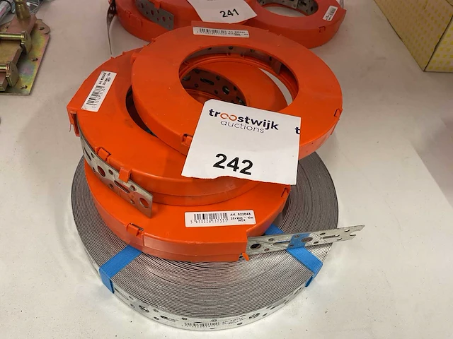 4 rollen gaatjesband - afbeelding 1 van  5