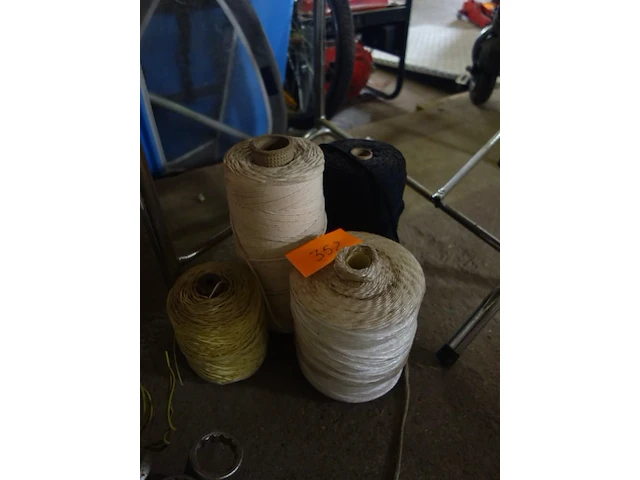 4 rollen touw - afbeelding 1 van  1