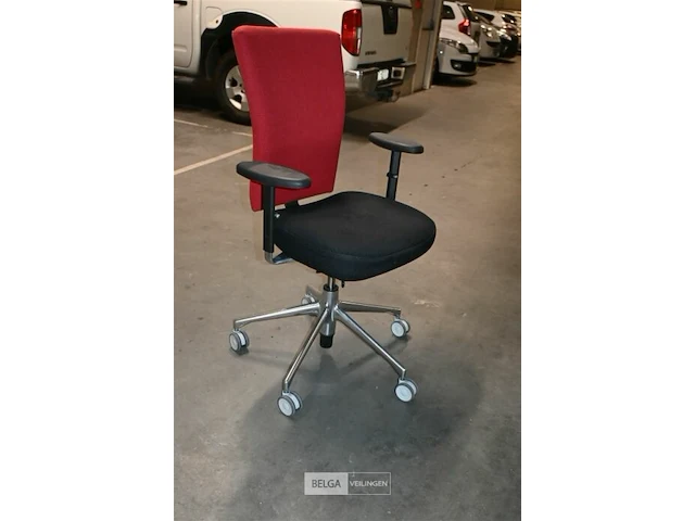 4 rood-zwarte vitra bureelstoelen in stof - afbeelding 2 van  6
