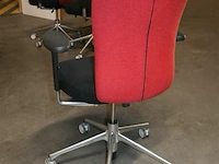 4 rood-zwarte vitra bureelstoelen in stof - afbeelding 4 van  6