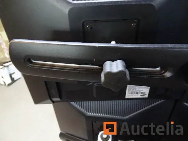 4 samsung 940b schermen gemonteerd op standaard - afbeelding 3 van  8