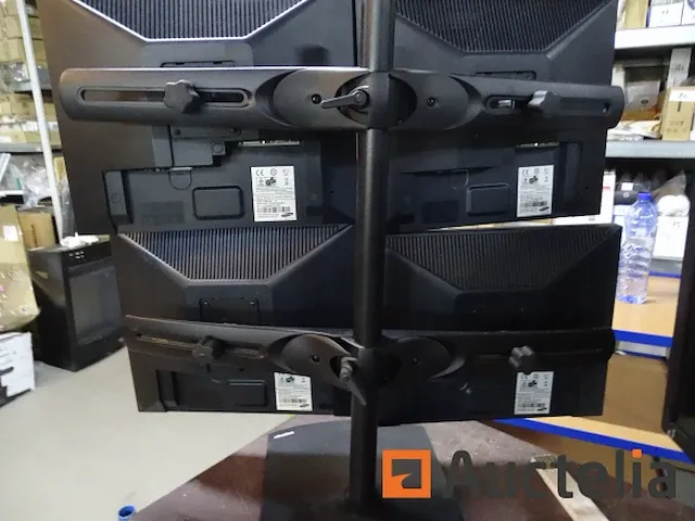 4 samsung 940b schermen gemonteerd op standaard - afbeelding 6 van  8