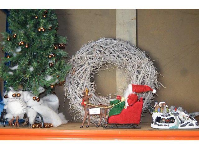 4 sets kerstlampjes, kerstkrans, sierstuk winter, sierstuk kerstman met slee, kunstof kerstboom - afbeelding 2 van  12