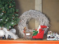 4 sets kerstlampjes, kerstkrans, sierstuk winter, sierstuk kerstman met slee, kunstof kerstboom - afbeelding 2 van  12