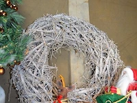4 sets kerstlampjes, kerstkrans, sierstuk winter, sierstuk kerstman met slee, kunstof kerstboom - afbeelding 3 van  12