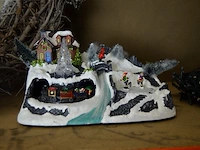 4 sets kerstlampjes, kerstkrans, sierstuk winter, sierstuk kerstman met slee, kunstof kerstboom - afbeelding 4 van  12