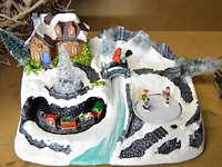 4 sets kerstlampjes, kerstkrans, sierstuk winter, sierstuk kerstman met slee, kunstof kerstboom - afbeelding 5 van  12