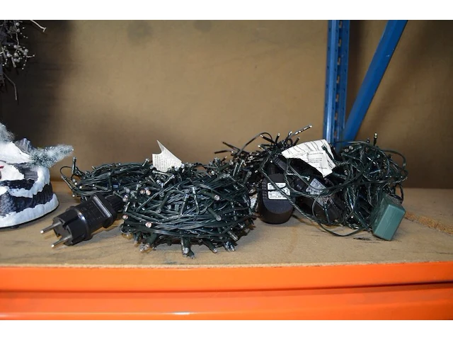 4 sets kerstlampjes, kerstkrans, sierstuk winter, sierstuk kerstman met slee, kunstof kerstboom - afbeelding 6 van  12
