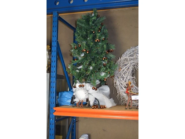 4 sets kerstlampjes, kerstkrans, sierstuk winter, sierstuk kerstman met slee, kunstof kerstboom - afbeelding 9 van  12