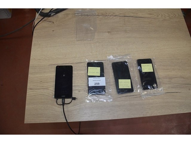 4 smartphones huawei y6/mya-l41, zonder lader (b401) - afbeelding 1 van  7