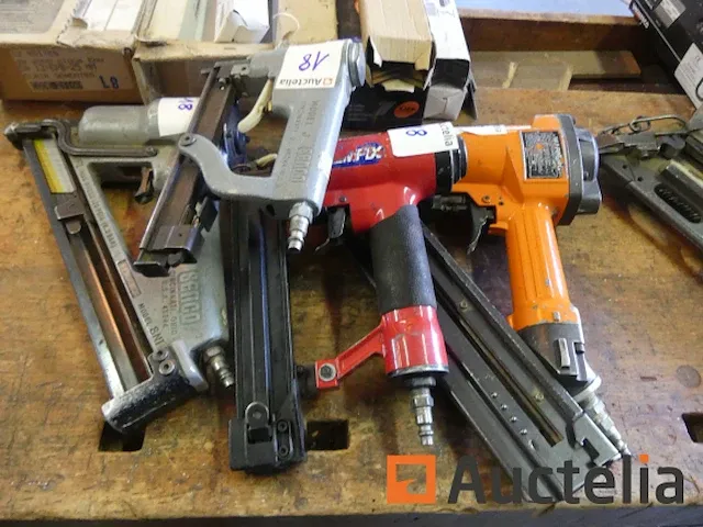 4 spijkermachines en pneumatisch nietmachine - afbeelding 5 van  6