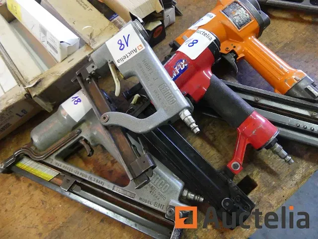 4 spijkermachines en pneumatisch nietmachine - afbeelding 6 van  6