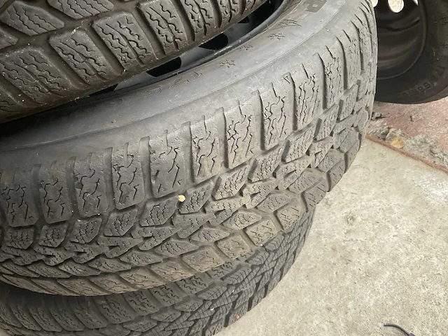 4 stalen velgen met winterbanden - afbeelding 4 van  6