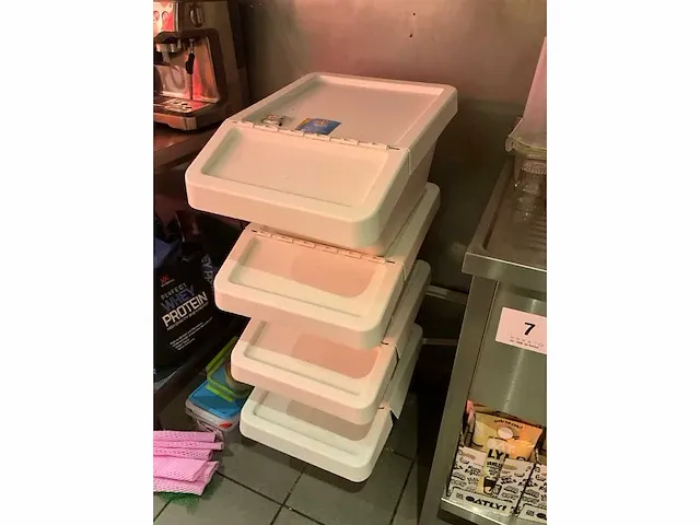 4 stapelbare kunststoffen opbergbakken - afbeelding 1 van  4