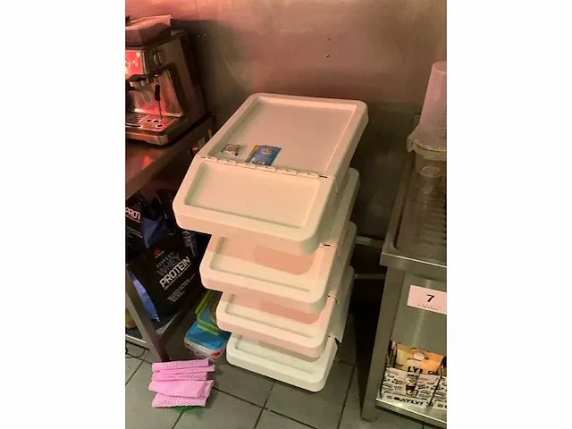 4 stapelbare kunststoffen opbergbakken - afbeelding 2 van  4