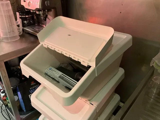 4 stapelbare kunststoffen opbergbakken - afbeelding 4 van  4