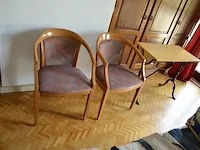 4 stoelen met armleuning stoffen zit en rug, vierkantig tafeltje, rechthoekig tafeltjes zwart smeedijzeren voet, tuinligzetel beige stoffen kussen - afbeelding 8 van  10