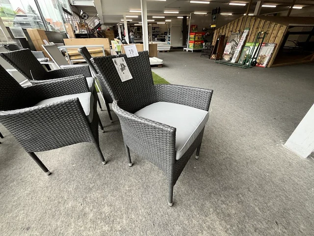 4 stoelen wicker met kussens - afbeelding 3 van  5