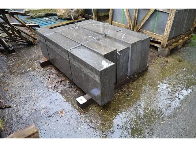 4 stuks grijs trapblokken arduin afm. 100x35x15 , 1 stuk grijs trapblok arduin afm. 125x35x15 - afbeelding 1 van  6