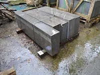 4 stuks grijs trapblokken arduin afm. 100x35x15 , 1 stuk grijs trapblok arduin afm. 125x35x15 - afbeelding 1 van  6