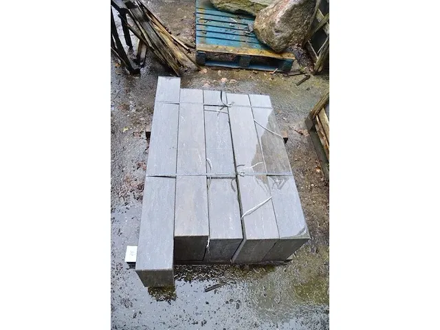 4 stuks grijs trapblokken arduin afm. 100x35x15 , 1 stuk grijs trapblok arduin afm. 125x35x15 - afbeelding 3 van  6