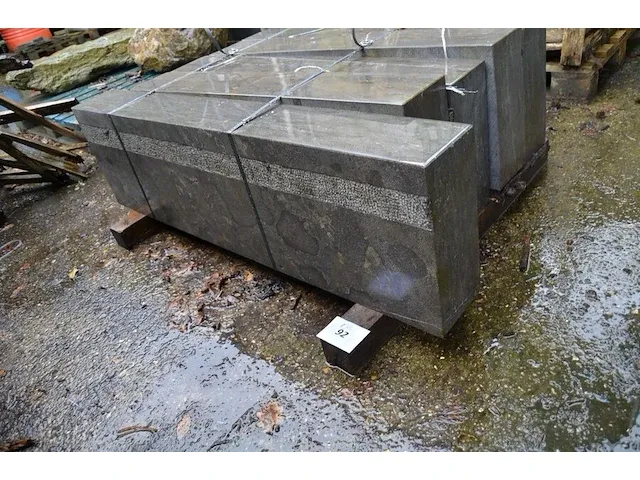 4 stuks grijs trapblokken arduin afm. 100x35x15 , 1 stuk grijs trapblok arduin afm. 125x35x15 - afbeelding 5 van  6