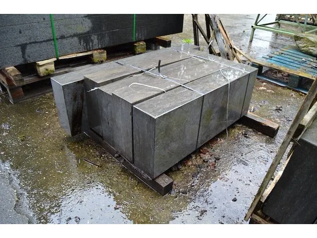 4 stuks grijs trapblokken arduin afm. 100x35x15 , 1 stuk grijs trapblok arduin afm. 125x35x15 - afbeelding 6 van  6