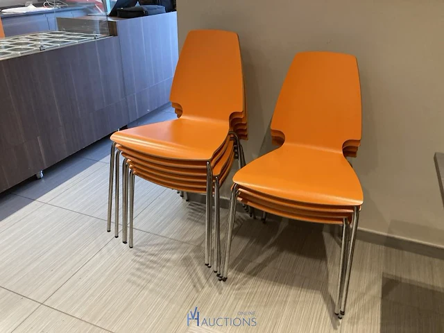 4 tafels en 10 stoelen - afbeelding 5 van  6