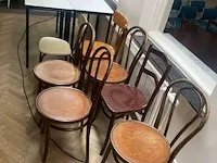 4 tafels en 7 stoelen - afbeelding 1 van  5