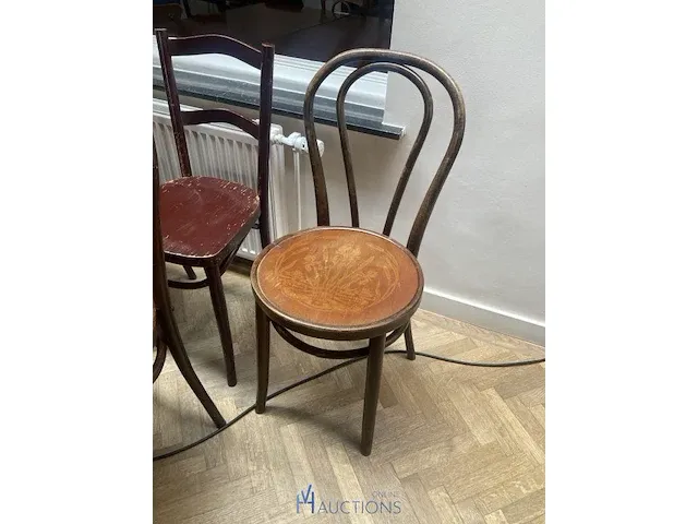 4 tafels en 7 stoelen - afbeelding 2 van  5