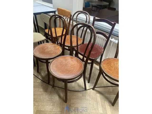4 tafels en 7 stoelen - afbeelding 3 van  5