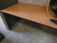 4 tafels, houten bovenblad - afbeelding 2 van  3