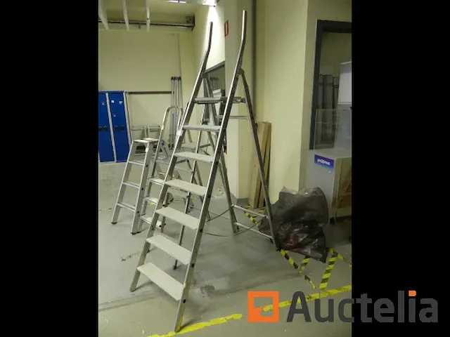 4 trapladders - afbeelding 1 van  7