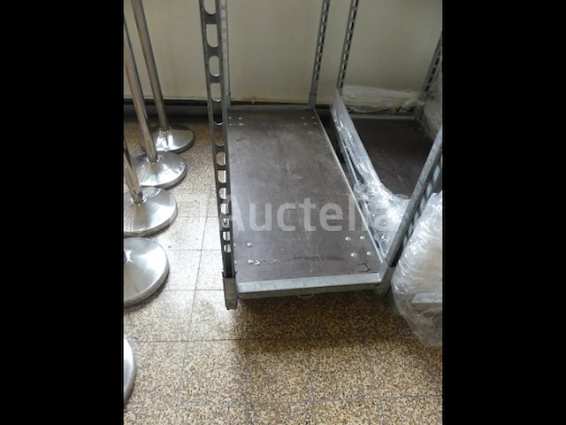 4 trolleys - afbeelding 4 van  4