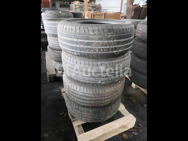 4 tweedehands banden good yaer extra load (afmetingen: 225/45 r17 94v) - afbeelding 2 van  4