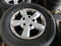 4 tweedehands banden op delinte velg (afmetingen: 245/65r17 107h) - afbeelding 2 van  6