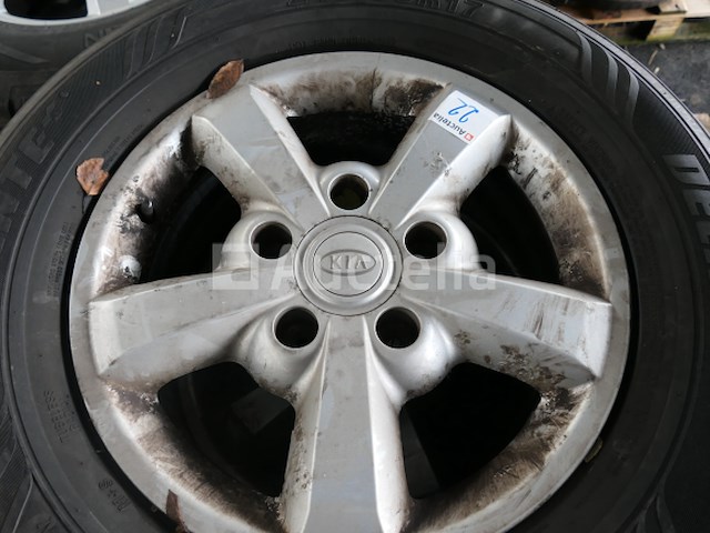 4 tweedehands banden op delinte velg (afmetingen: 245/65r17 107h) - afbeelding 3 van  6