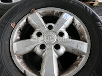 4 tweedehands banden op delinte velg (afmetingen: 245/65r17 107h) - afbeelding 3 van  6