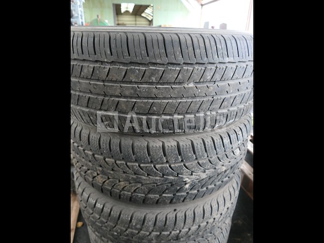 4 tweedehands banden op delinte velg (afmetingen: 245/65r17 107h) - afbeelding 5 van  6