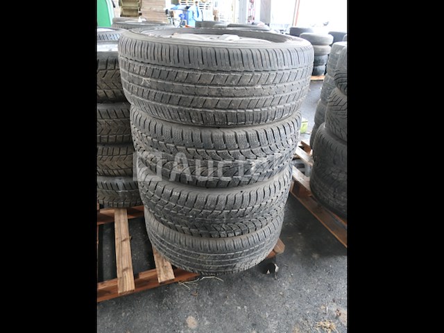4 tweedehands banden op delinte velg (afmetingen: 245/65r17 107h) - afbeelding 6 van  6