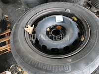 4 tweedehands winterbanden op continental stalen velg (afmetingen: 215/70 r16 100t) - afbeelding 1 van  2