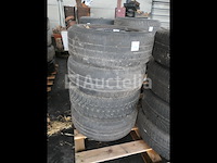 4 tweedehands winterbanden op continental stalen velg (afmetingen: 215/70 r16 100t) - afbeelding 2 van  2