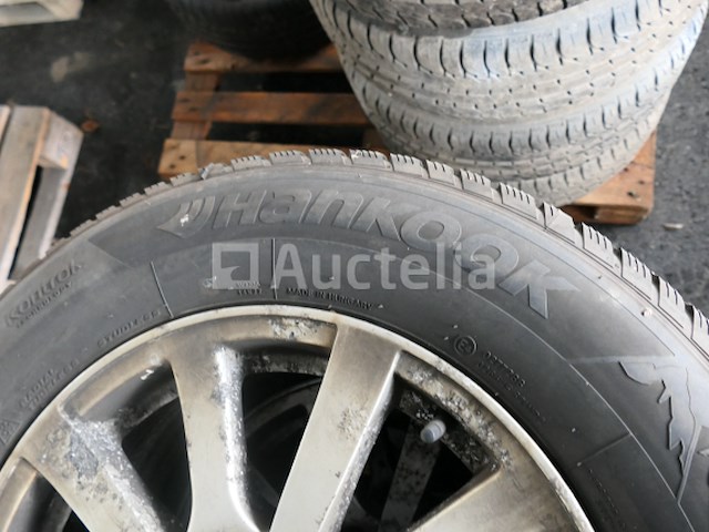 4 tweedehands winterbanden op hankook aluminium velg (afmetingen: 215/70 r16 100t) - afbeelding 4 van  6