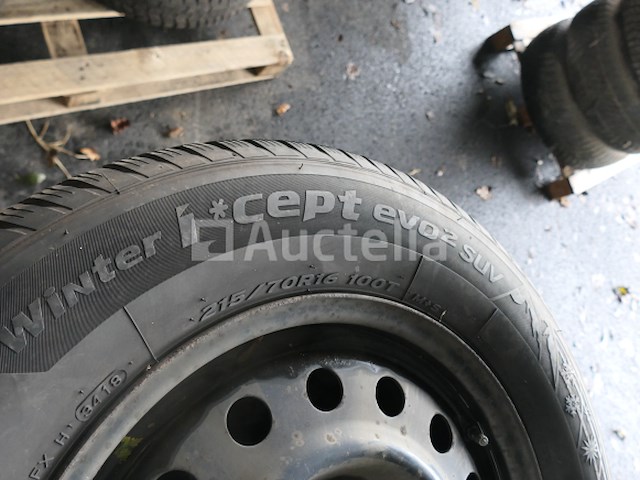4 tweedehands winterbanden op hankook stalen velg (afmetingen: 215/70 r16 100t) - afbeelding 2 van  6