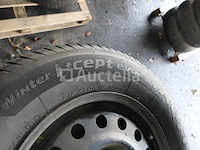 4 tweedehands winterbanden op hankook stalen velg (afmetingen: 215/70 r16 100t) - afbeelding 2 van  6