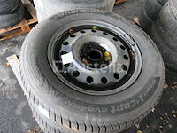 4 tweedehands winterbanden op hankook stalen velg (afmetingen: 215/70 r16 100t) - afbeelding 5 van  6