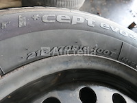 4 tweedehands winterbanden op hankook stalen velg (afmetingen: 215/70 r16 100t) - afbeelding 6 van  6