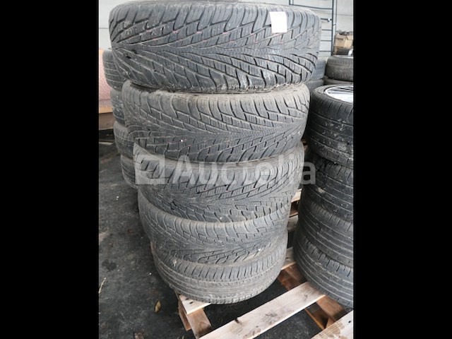 4 tweedehands winterbanden op maxxis victra suv m+s aluminium velg (afmetingen: 235/60 r18 107h) - afbeelding 2 van  7