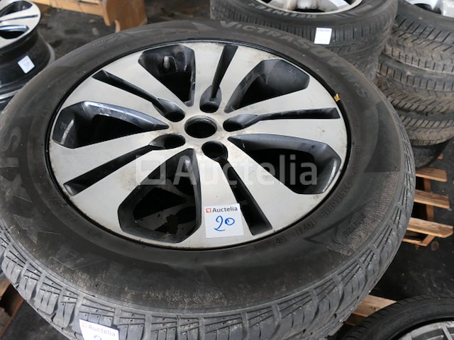 4 tweedehands winterbanden op maxxis victra suv m+s aluminium velg (afmetingen: 235/60 r18 107h) - afbeelding 4 van  7